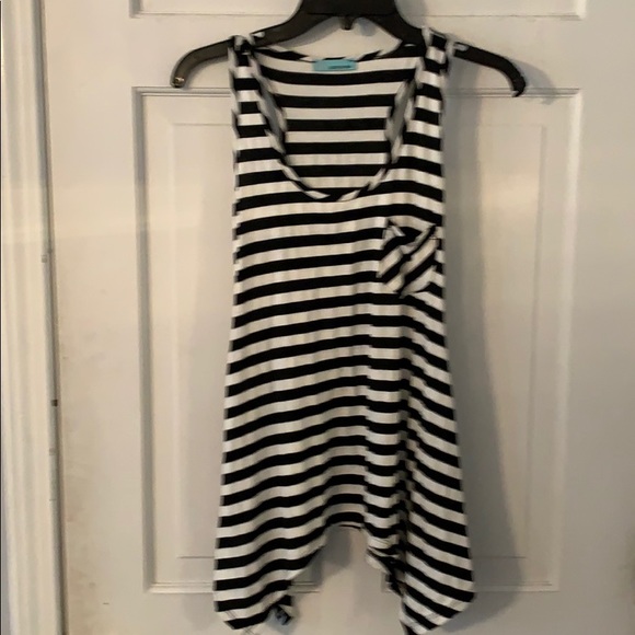 Tops - Sleeveless top